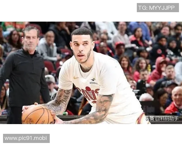 官方：爵士通过交易得到朗佐-鲍尔+2次轮，并将兰代尔送至老鹰