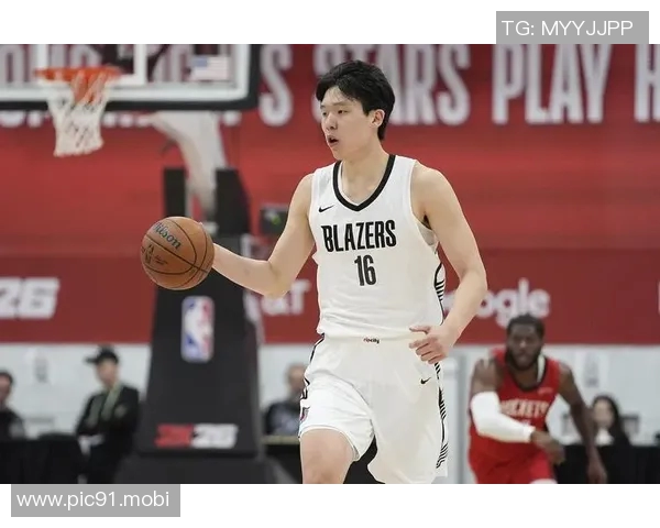 柯凡的担忧应验了?开拓者交易补射手,杨瀚森的小球适应战打响 柯凡的担忧应验了?开拓者交易补射手,杨瀚森的小球适应战打响